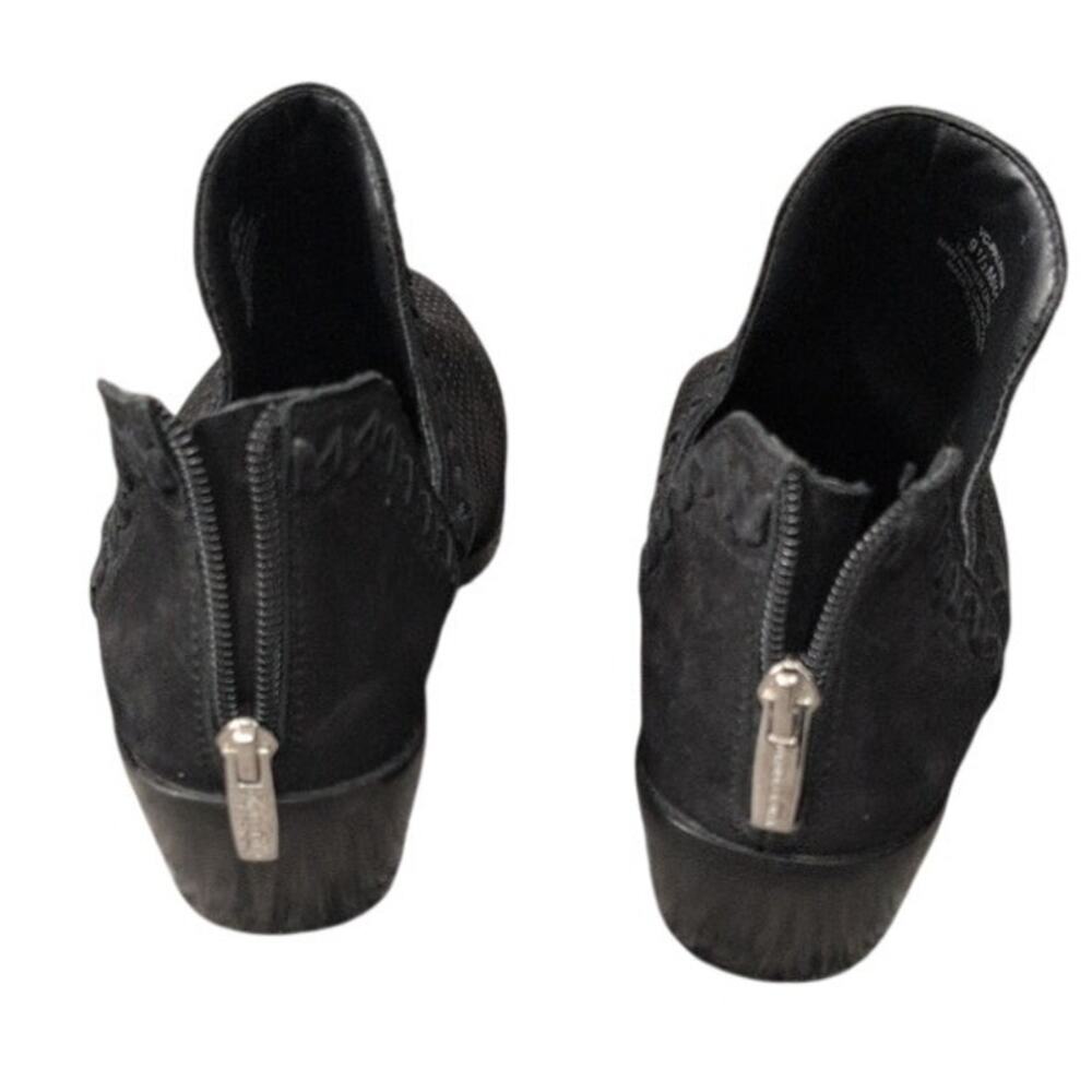 Vince Camuto Black Suede Cutout Ankle Boots Low Block Heel Sz 9.5 - Picture 4 of 5